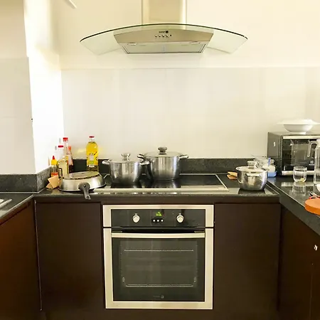 Garden View Apartment - 2 Mins To Beach